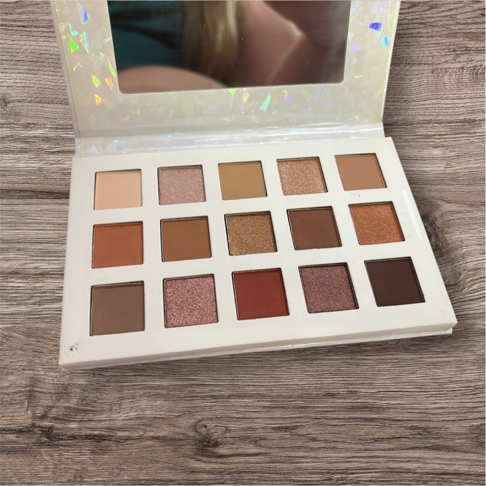 New Profusion 15 Color Eye Shadow Palette